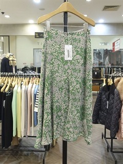 服裝商場(chǎng)實(shí)拍圖庫_全球服裝零售批發(fā)市場(chǎng)實(shí)拍_服裝展會(huì)實(shí)拍